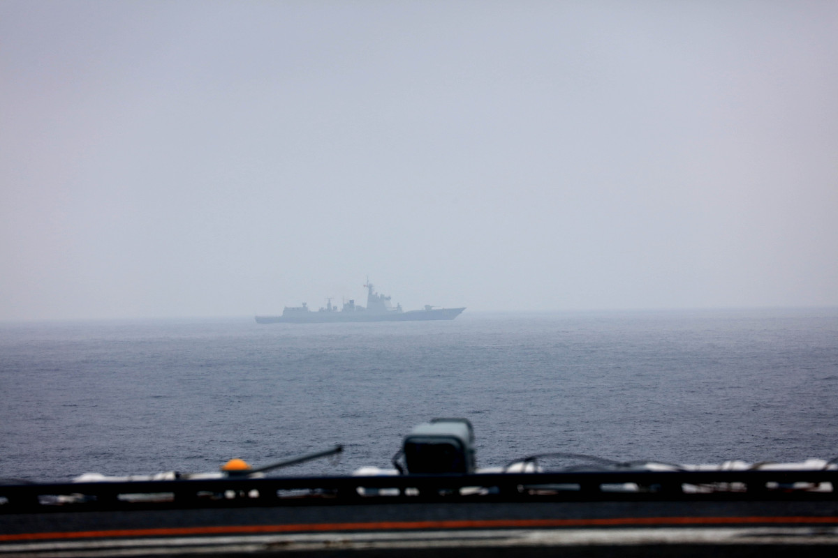 海军航母编队完成远海实兵对抗训练返航