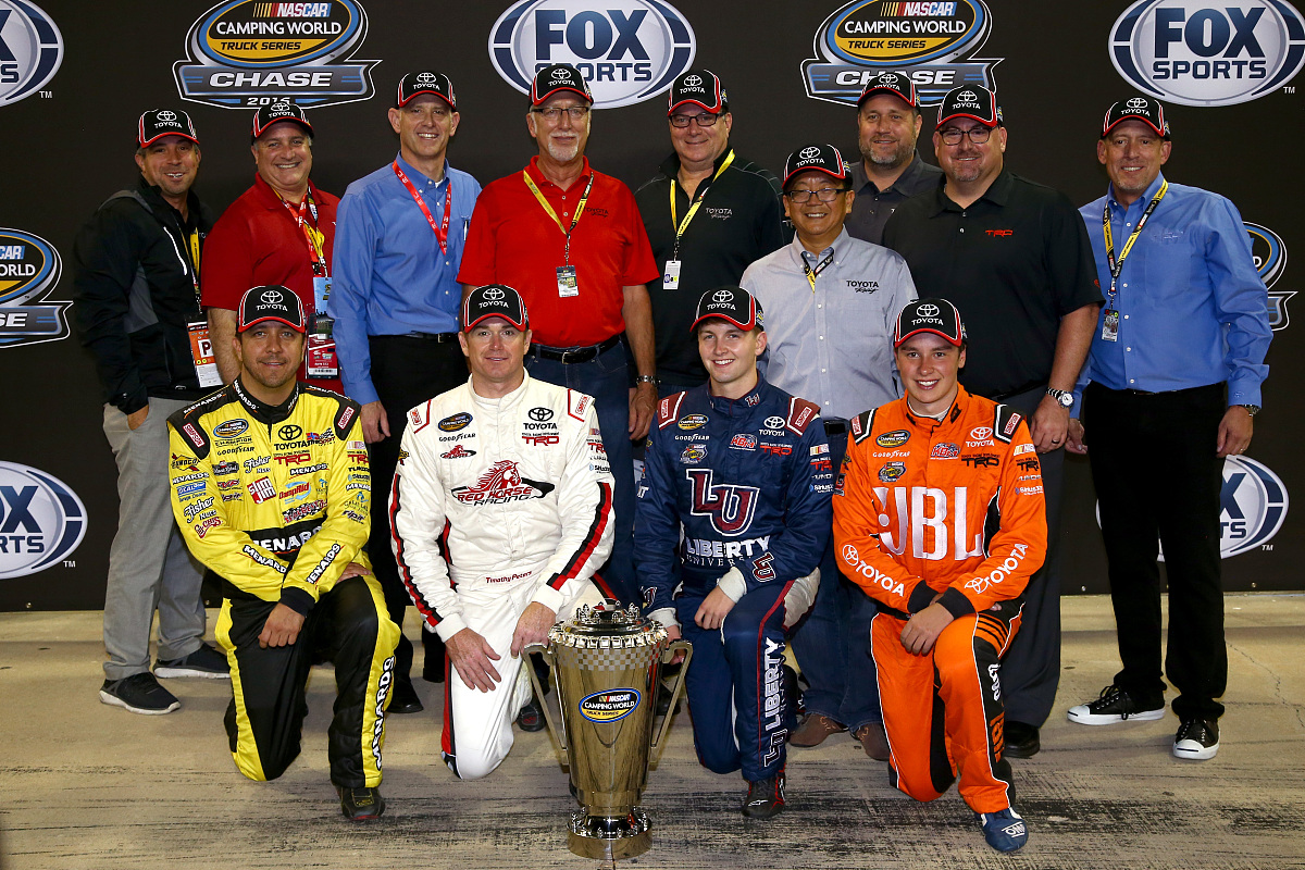 please translate the following English words to Chinese The Los Angeles Dodgers kicked off their season with a 1-0 victory over the Colorado Rockies Julio Urías the starting pitcher for the Dodgers wa