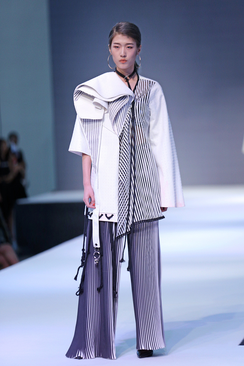 服装设计对未来的影响：塑造个性、推动可持续发展