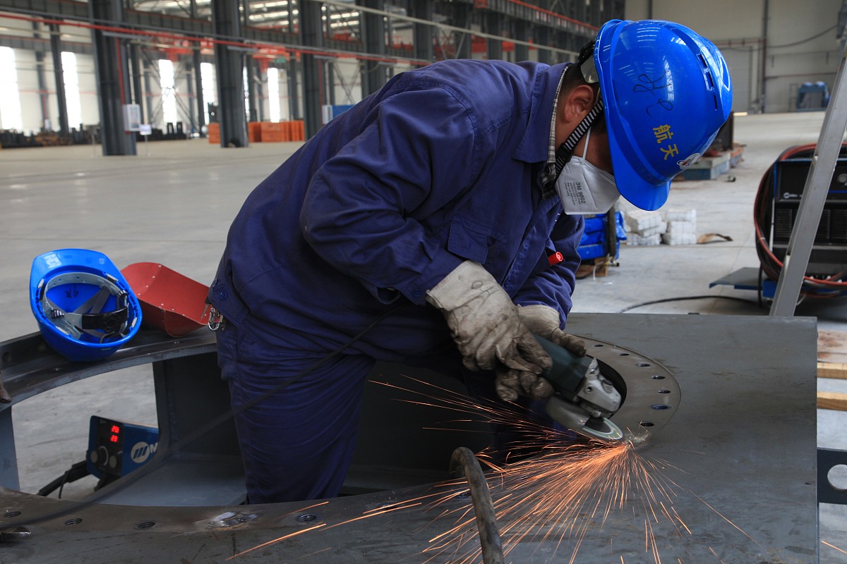 航空工业飞机铆装钳工钻孔注意事项