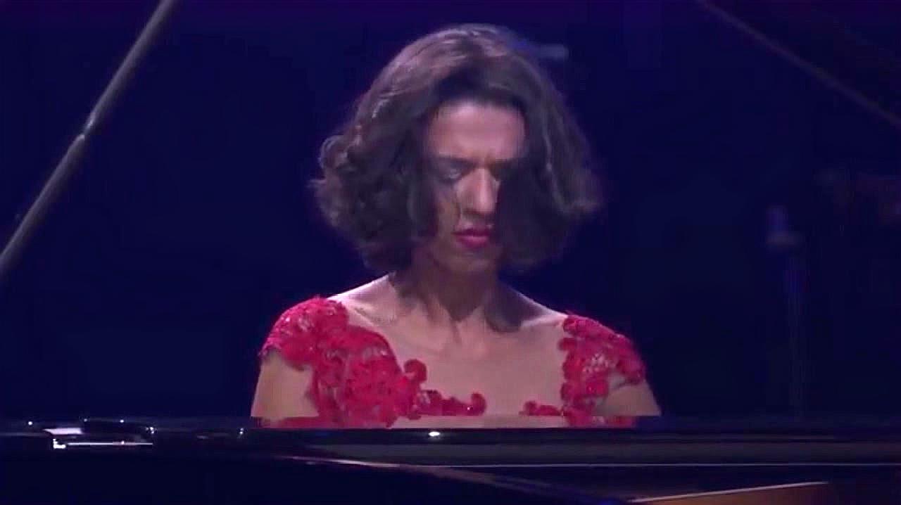 [图]肖邦——《革命练习曲》,Khatia Buniatishvili钢琴精彩演奏!