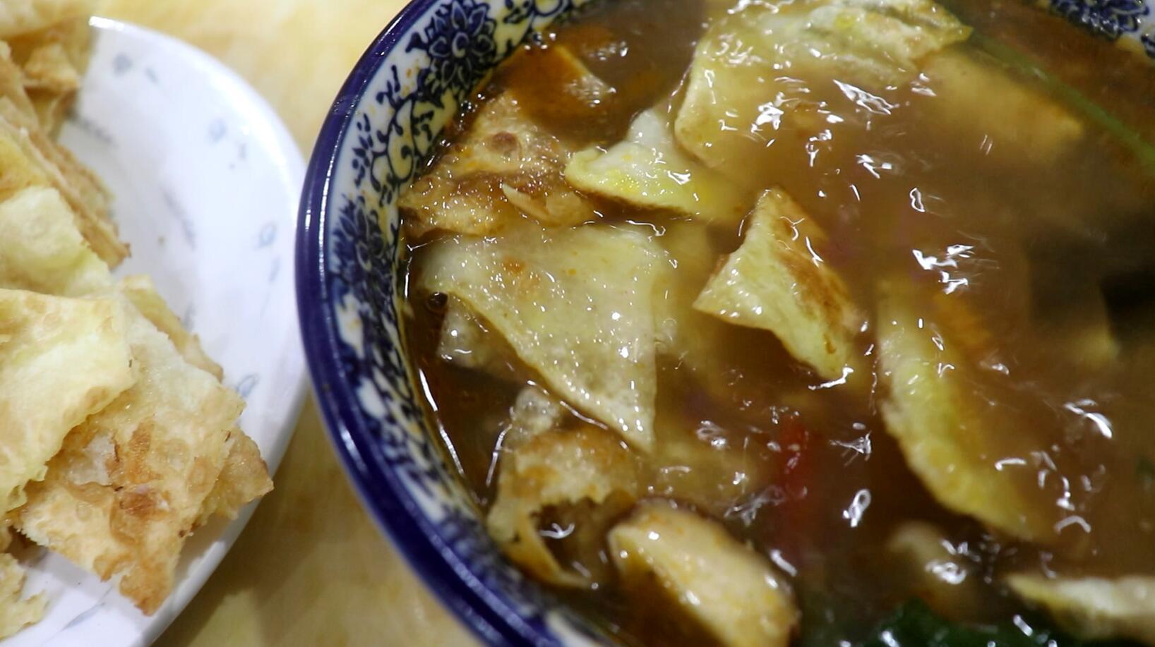 兰州拉面里的牛肉泡馍12元一份,竟然只有三片牛肉?