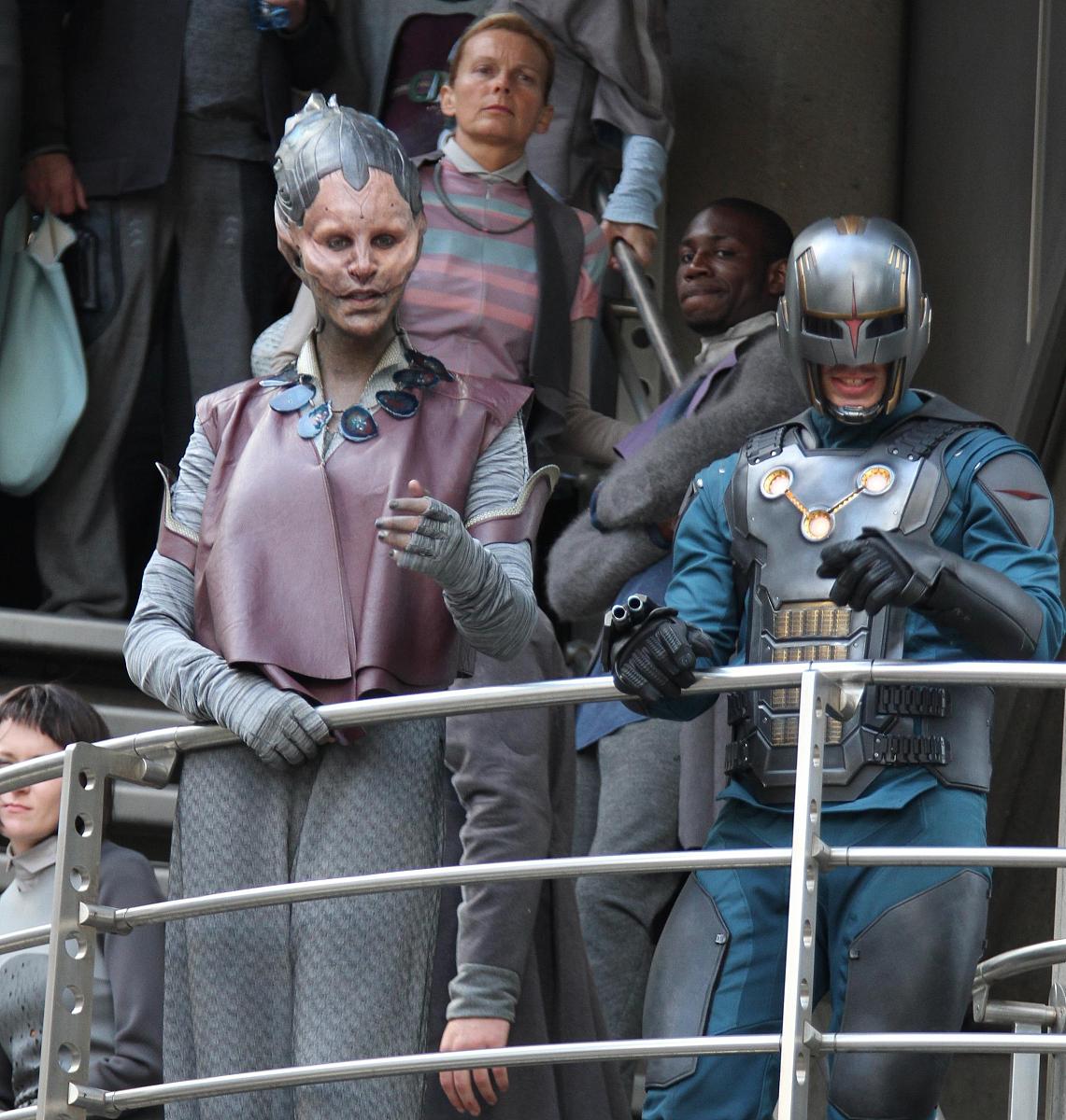 请从The Super Man和The Real Man的角度分析杰克·伦敦的《海狼》