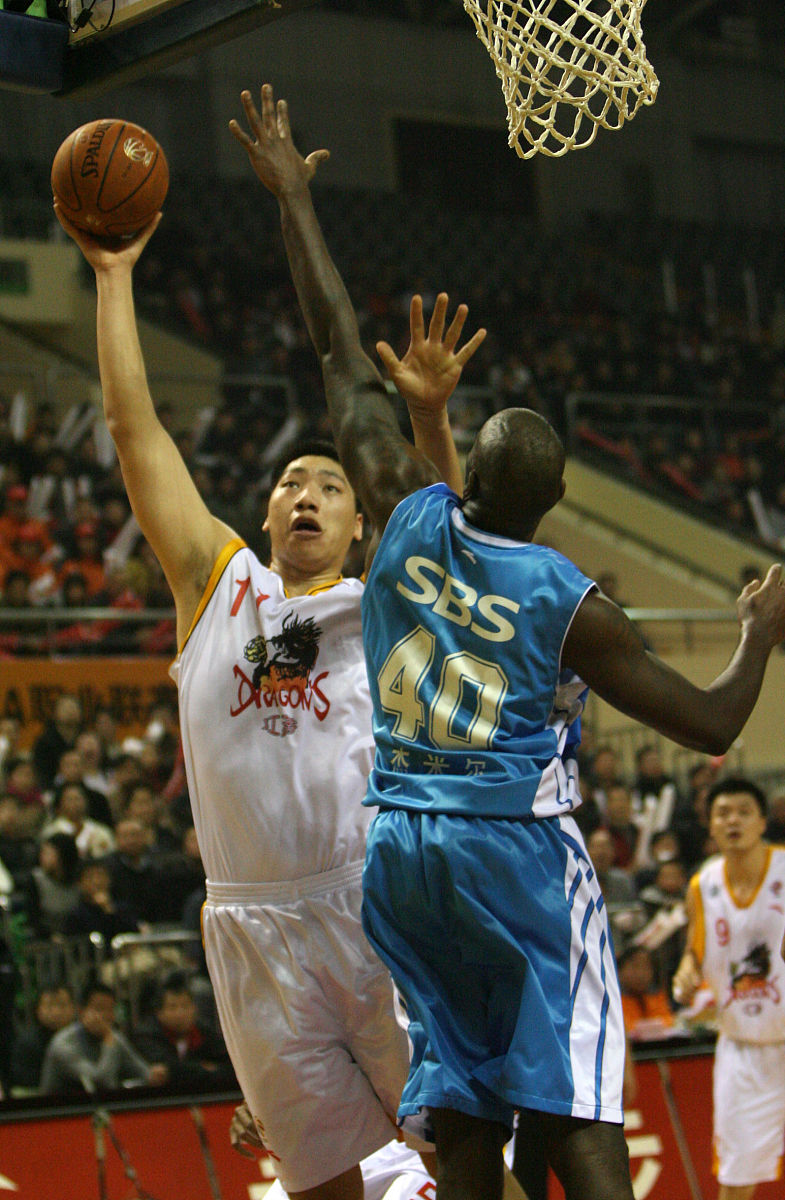 篮球基础知识入门：从场地到战术全解析