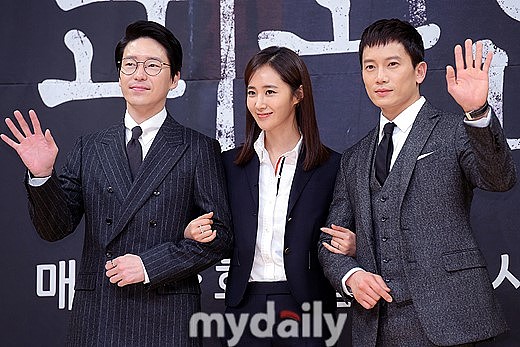 2017年1月19日,韩国首尔,明星在sbs电视台参加了周一周二剧《被告人》