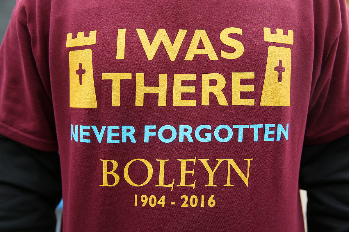 Do You Buy T-Shirts as Souvenirs on Vacation?