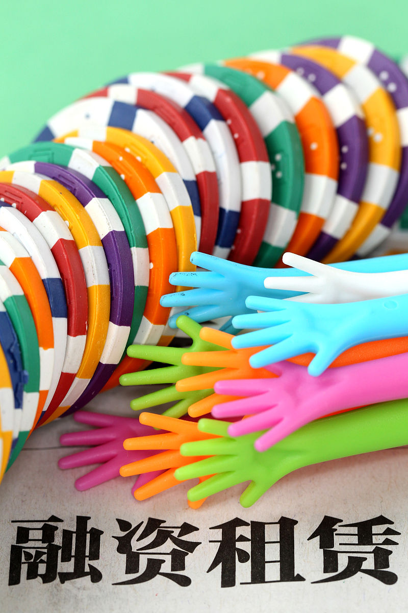 租赁融资出租人类型：银行、融资租赁公司、制造商等