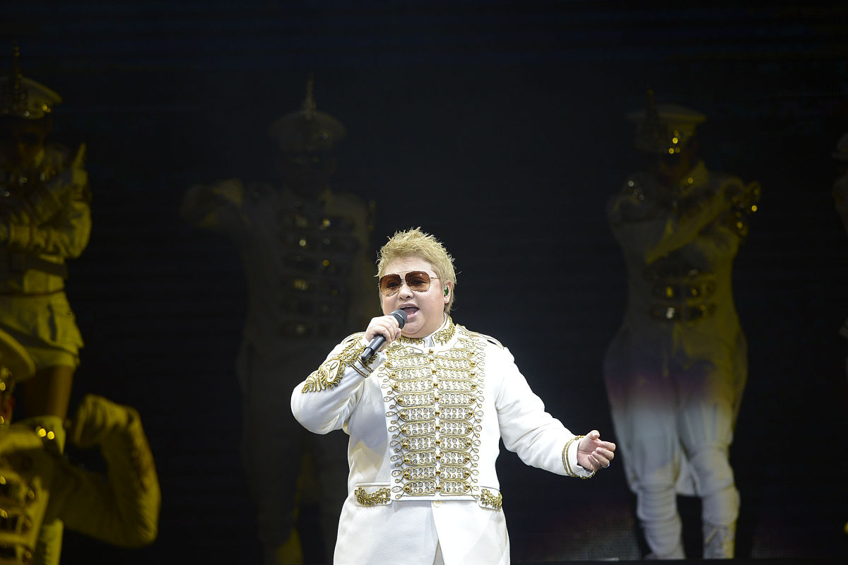 2012年9月22日,成都,韩红在成体中心举行"美丽世界"2012世界巡演成都