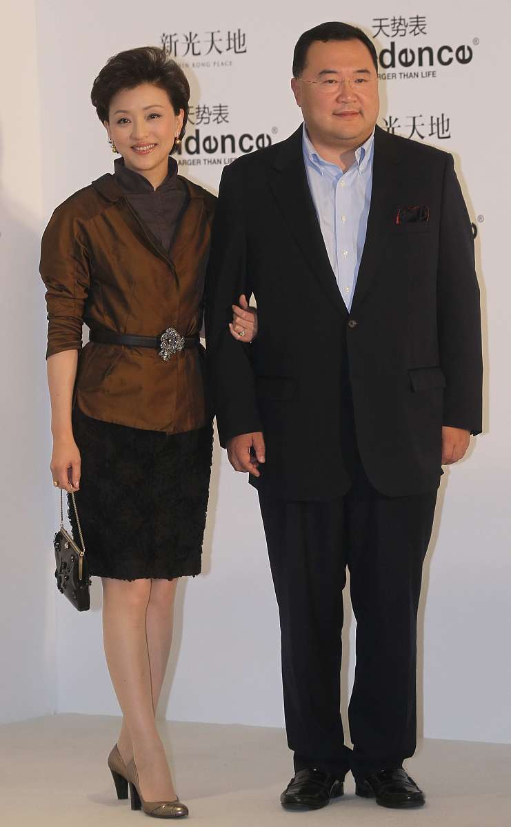 2011年11月3日,北京,明星代理的某著名腕表品牌在北京开店.***_***杨