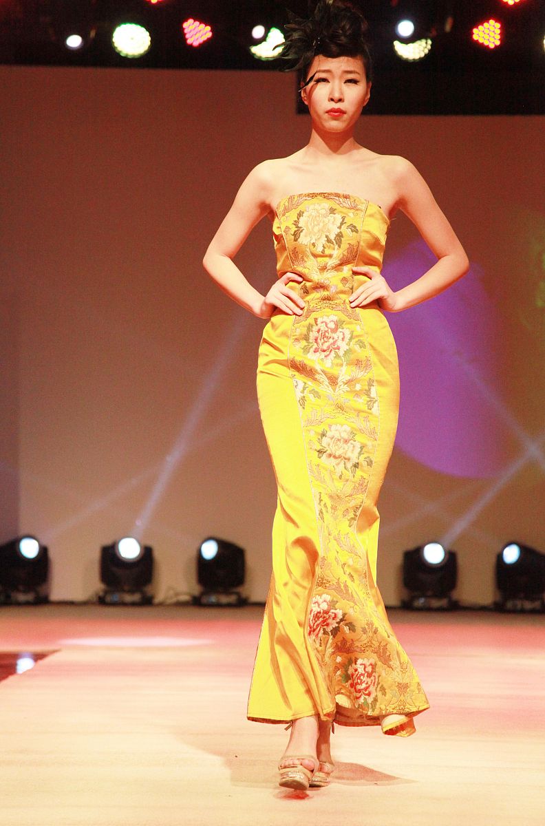 《红楼梦》主题解析：虚幻与真实的人生启示