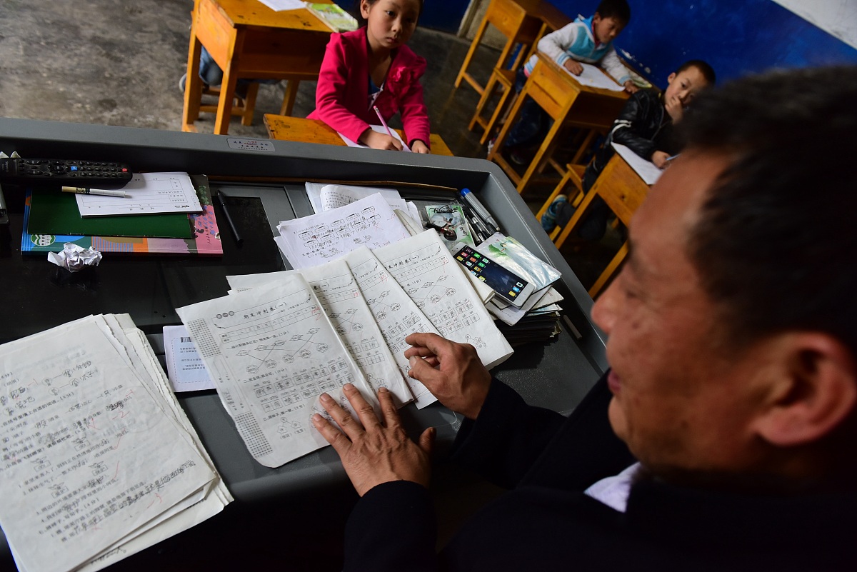 双减背景下语文作业布置策略：四位教师访谈分析