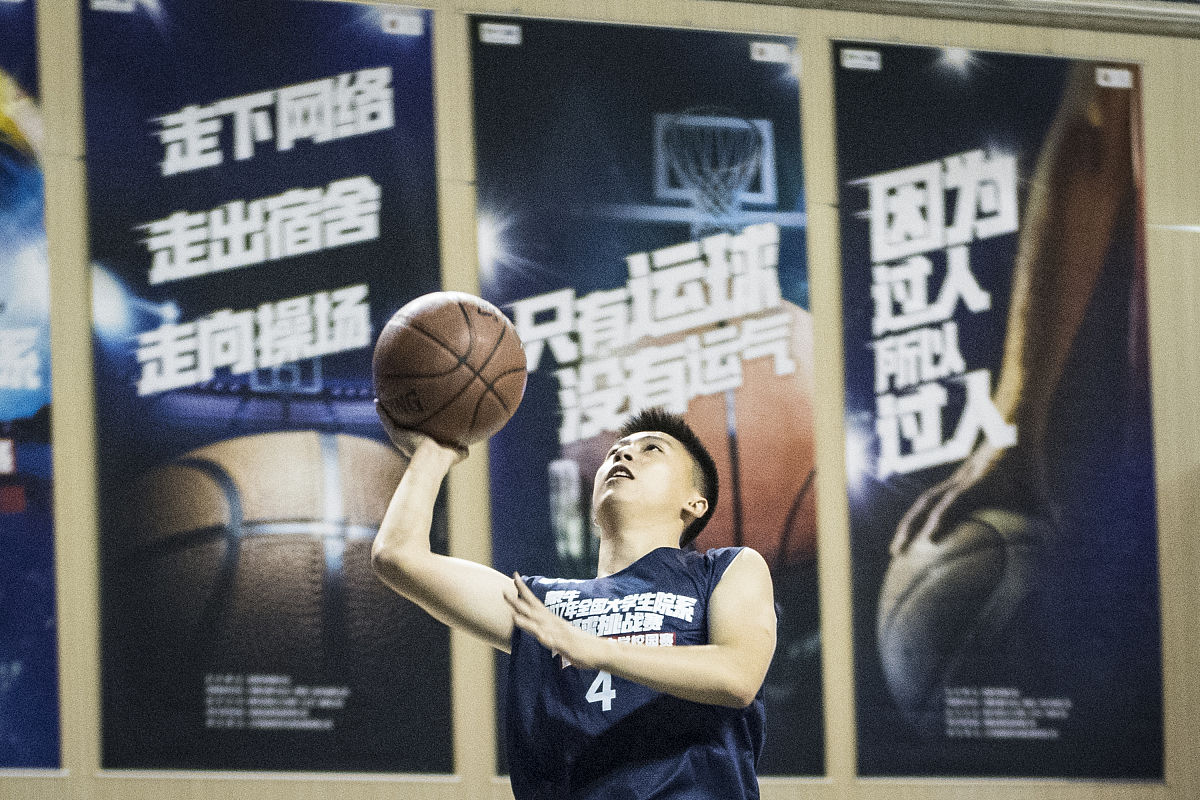 梦想成真：平凡高中生如何成为职业篮球明星