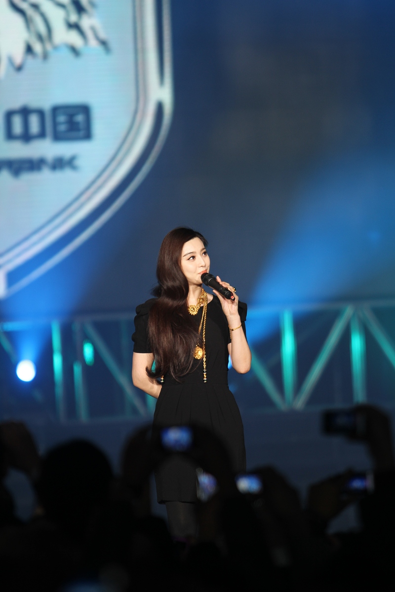 请给一个《健听女孩》电影解说要求感人励志至少500字