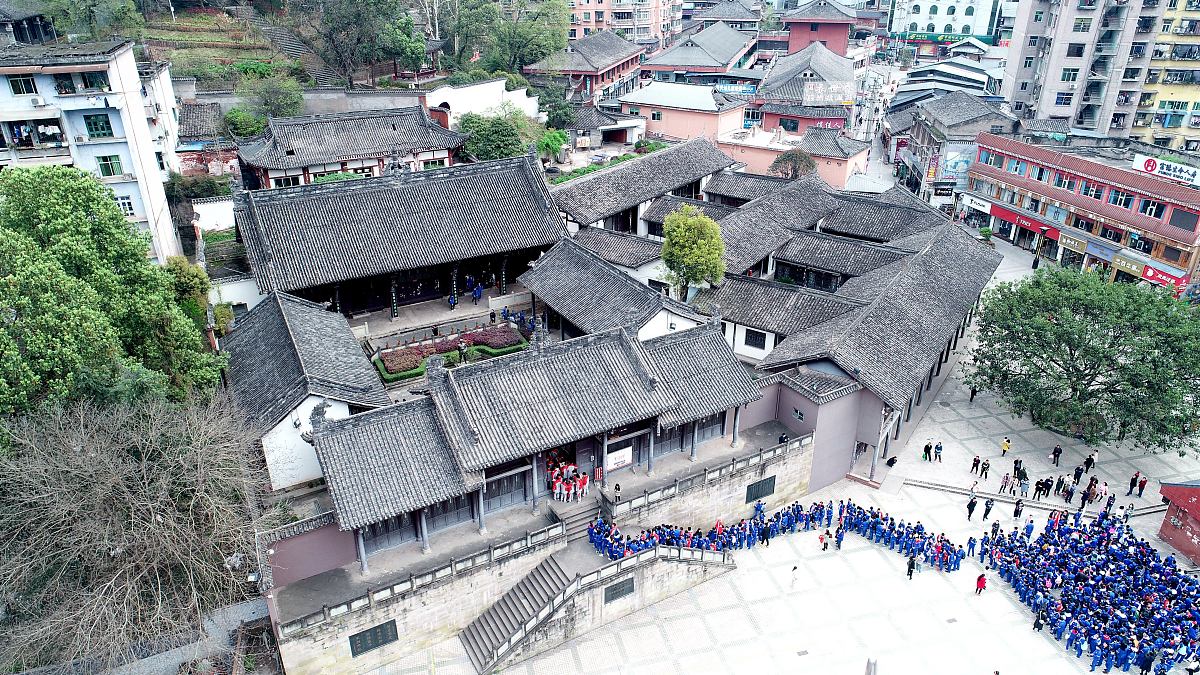 从好的方面评价学生的思想品德250字