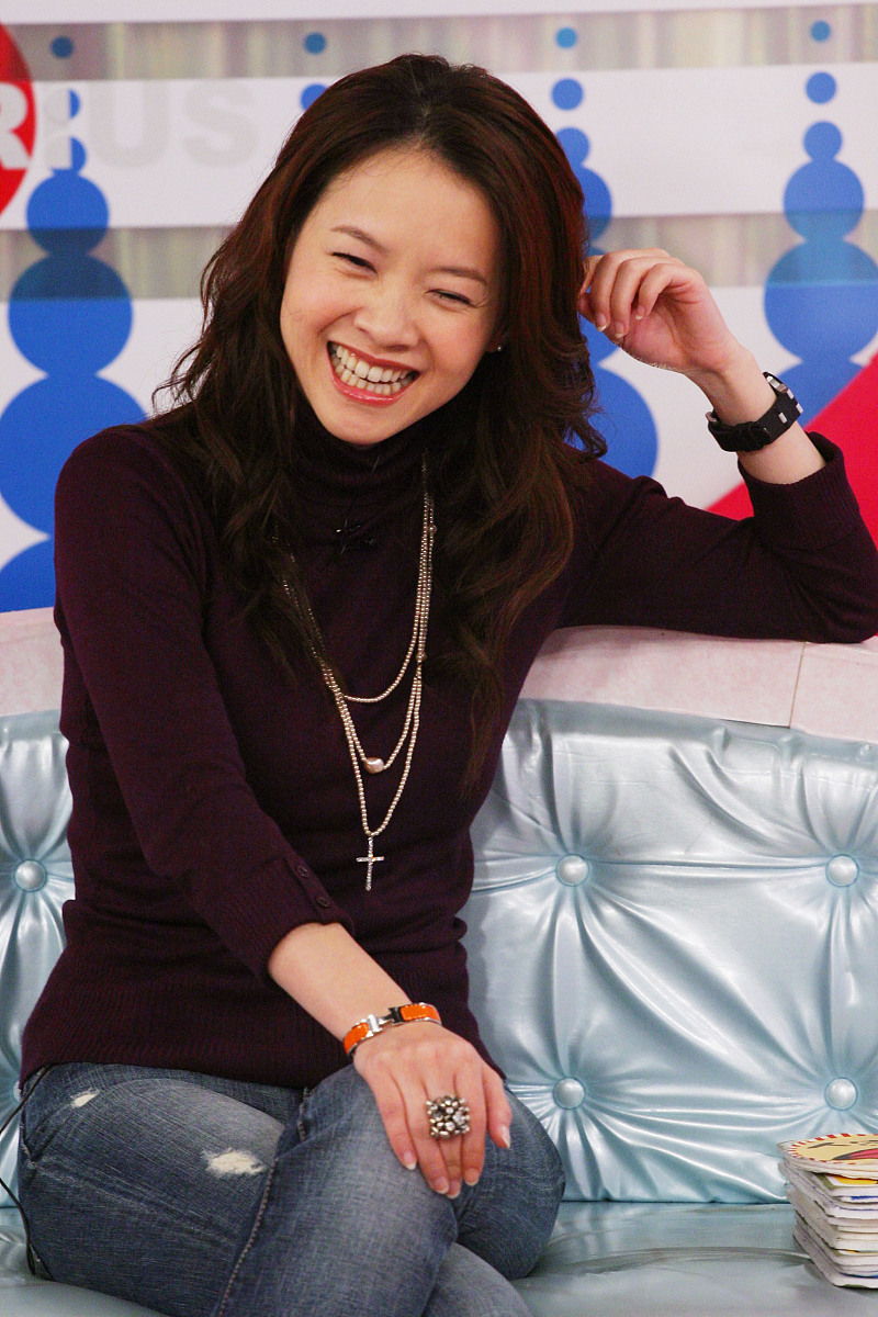 2005年11月23日,台北,曾宝仪做客《开运鉴定团》电视节目.+++_+++开运