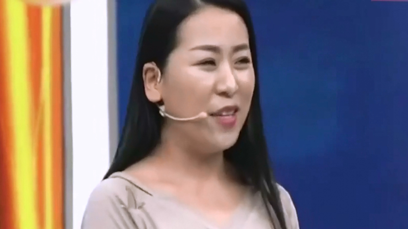 卖牛肉汤的美女到处唱歌演出,丈夫对俩人的感情自信心十足