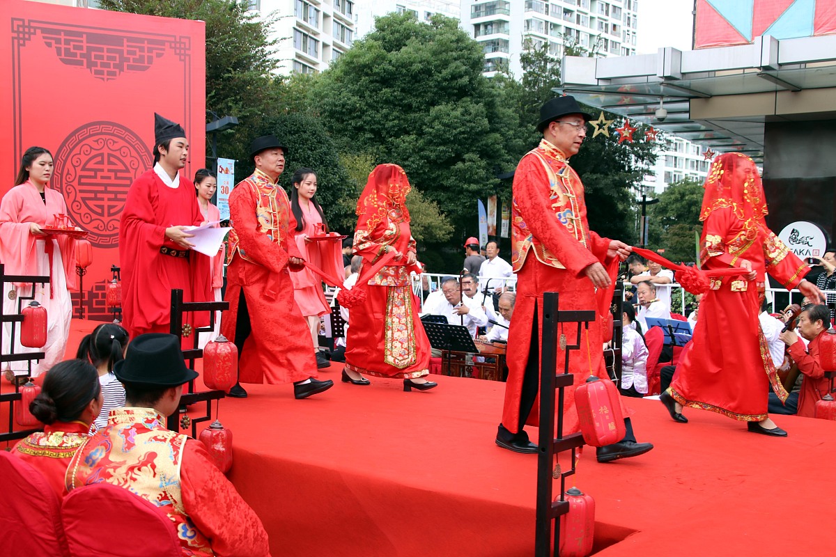 结婚准备清单：从婚礼策划到感恩礼物，一文搞定！