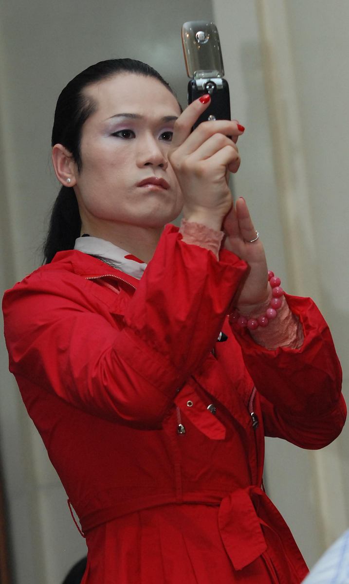 2010年4月27日,杭州,电影《a面b面》举行演员见面会.***_***+++_+++a