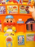 粉红女孩带宝宝去面包超人快餐店用餐