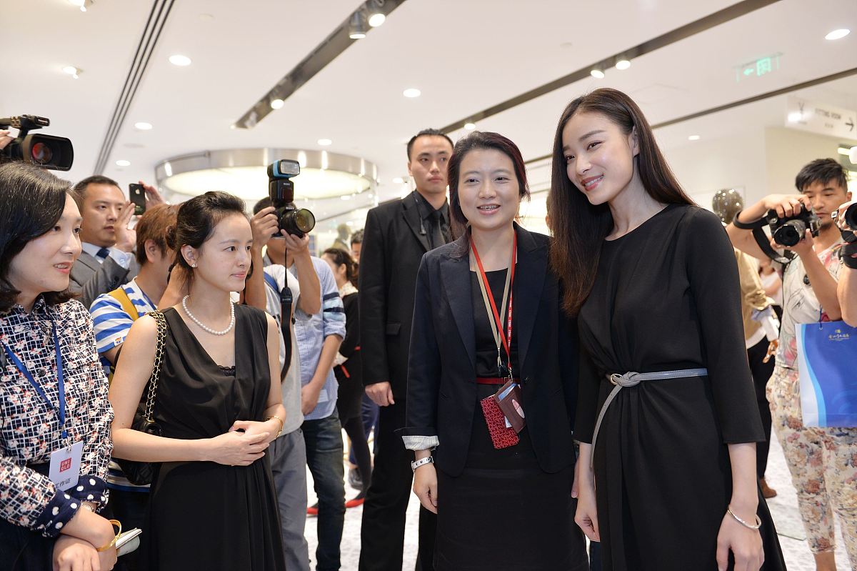 我女儿的专业商业与美学。如果她努力工作我告诉她可以开自己的店我会帮她开我要怎么回复朋友的留言
