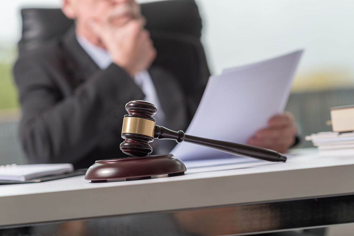刑事案件辩护：如何选择律师？资深律师团队为您保驾护航