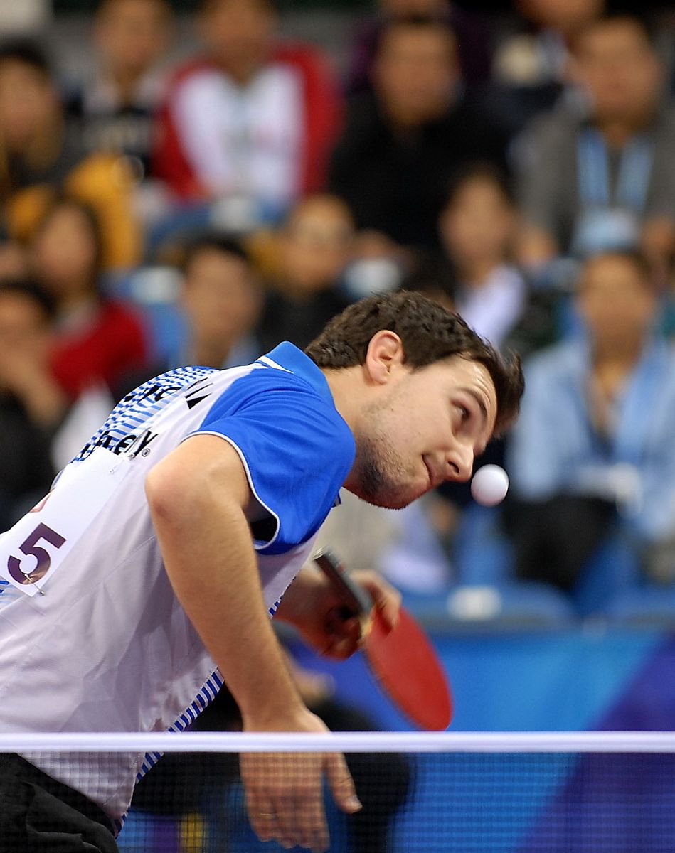 乒乓球单打决赛在甲、乙、丙、丁四位选手中进行，赛前，有些人预测比赛的结果，A说：甲第4。B说：乙不是第2，也不是第4。C说：丙的名次在乙的前面。D说：丁将得第1。比赛结果表明，四个人中只有一个人预测错了。那么，甲、乙、丙、丁四位选手的名次分别为？