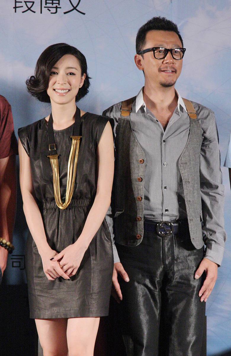 2010年7月22日,北京,电影《万有引力》关机仪式.***_***张静初,郭涛++