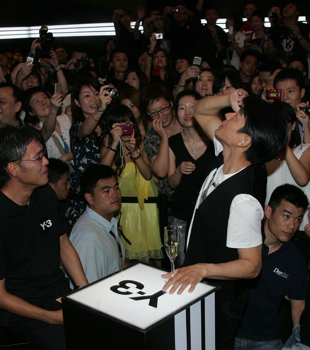 2009年7月14日,上海,y-3时装品牌店开幕仪式.***_***刘德华+++_+++著