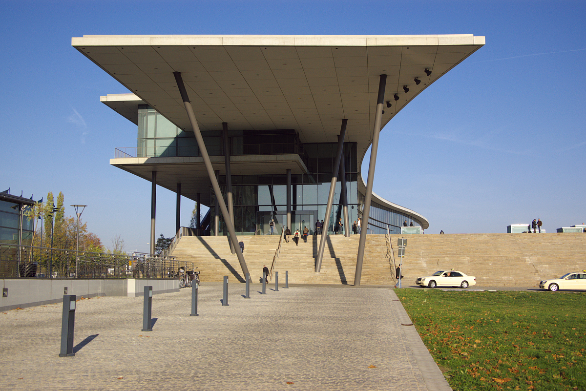 码头建筑设计原则：从整体规划到立面设计