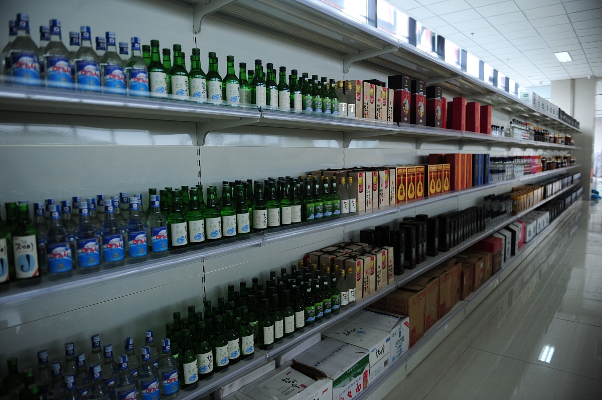 2015年04月01日,记者提前探秘济南商品展示交易中心,国际商品琳琅满目