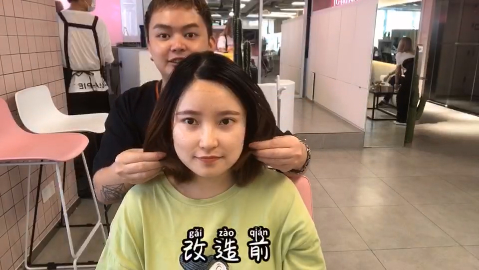 椭圆脸女生剪短发,发型师帮她设计的是一直想剪的瘦脸甜美发型