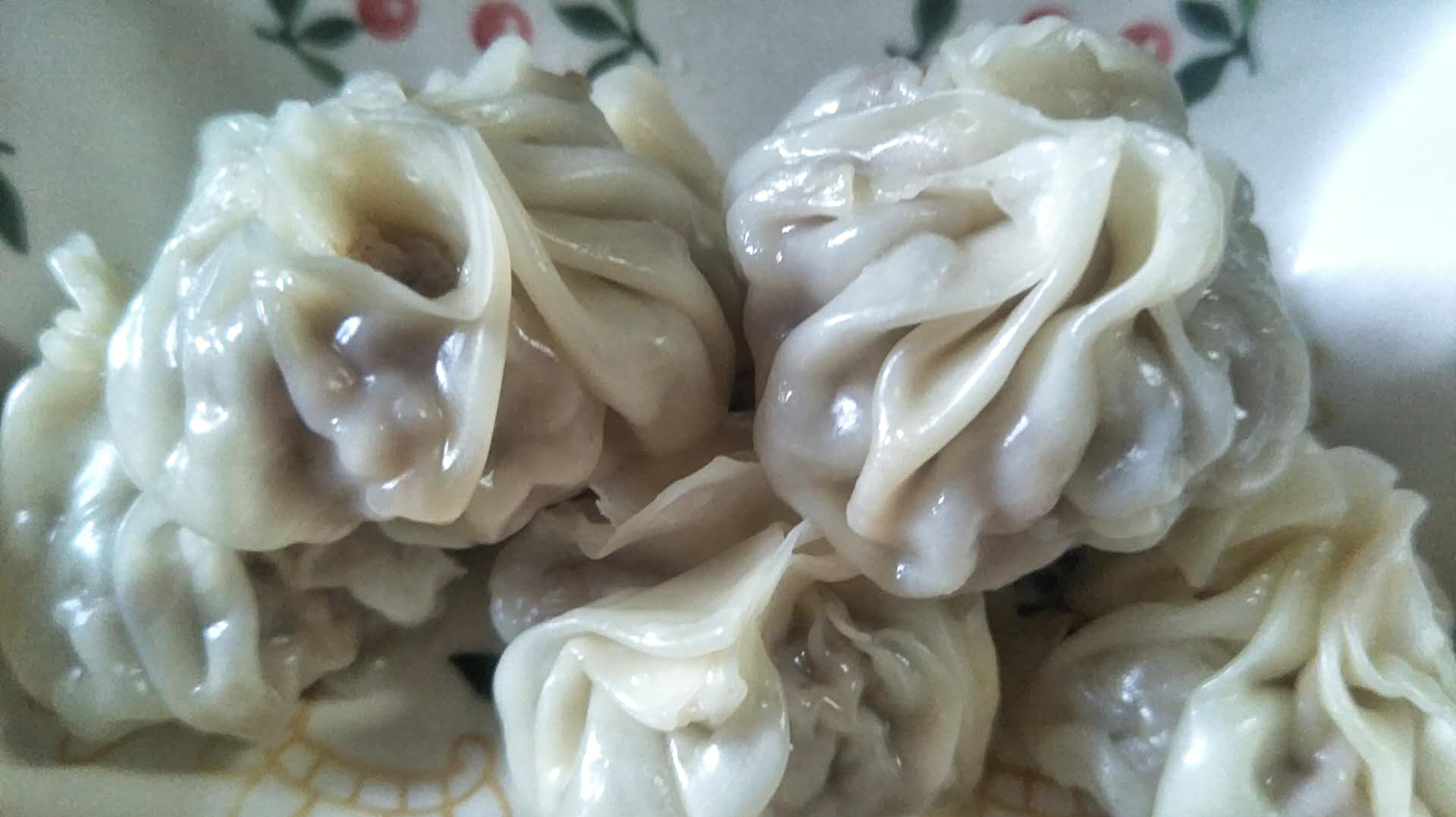 包子这样做超简单,不揉面不擀面,几分钟出一大锅,比小笼包好吃