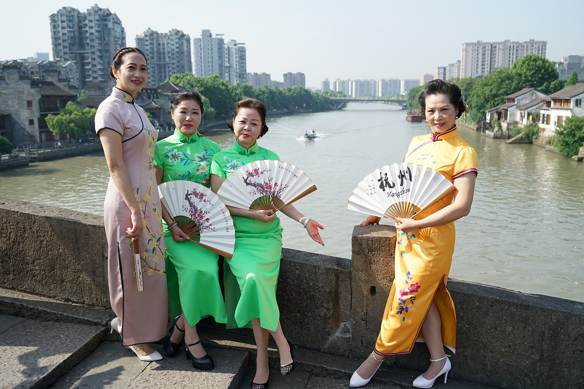 杭州全球旗袍日 千名中外美女上演曼妙旗袍秀