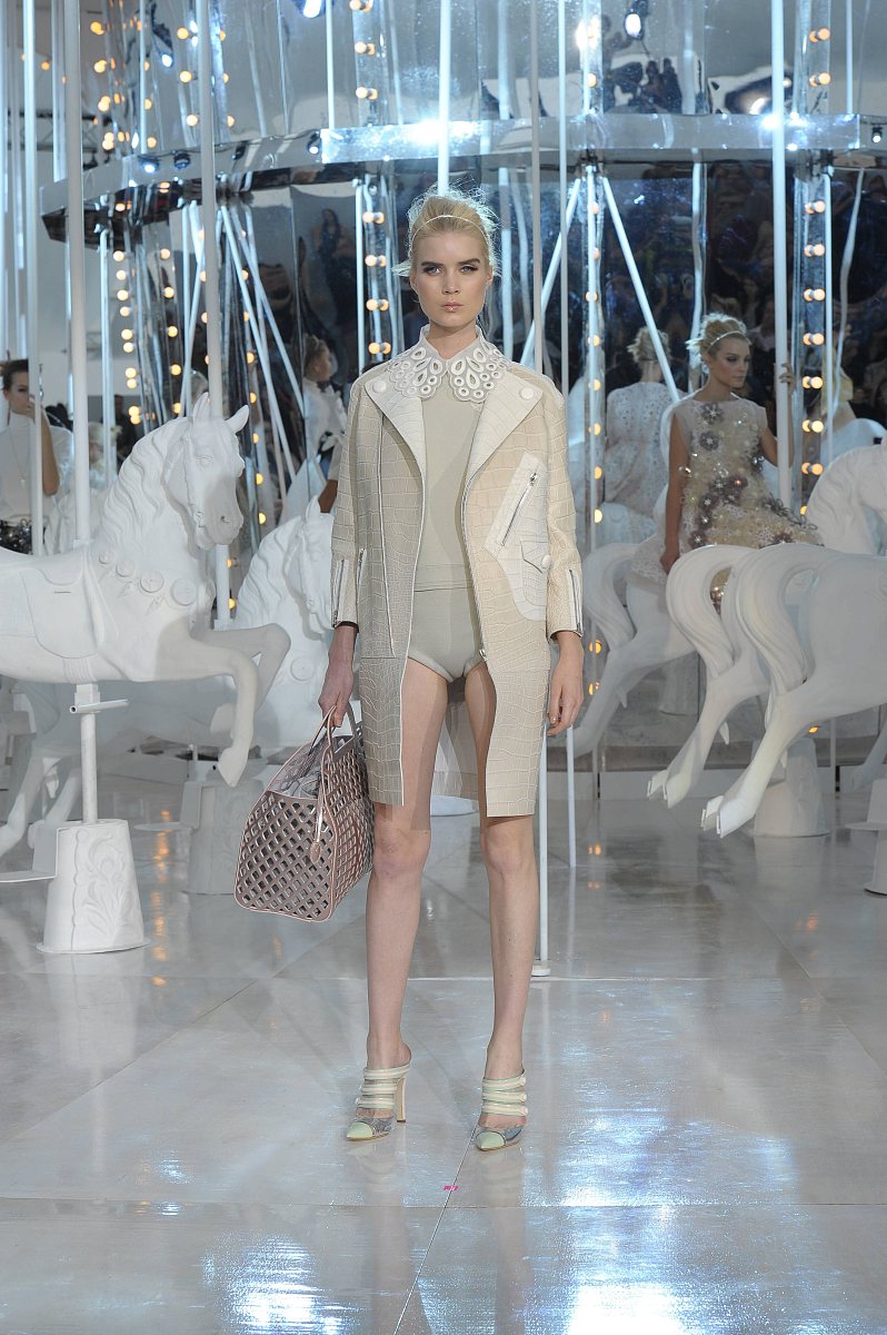 2011年10月5日,巴黎,2012巴黎时装周(春夏).louis vuitton 品牌秀场.*