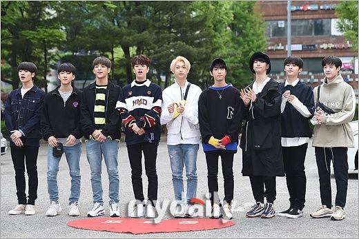 请写一篇武越与田柾国从相知相熟到相恋的小说