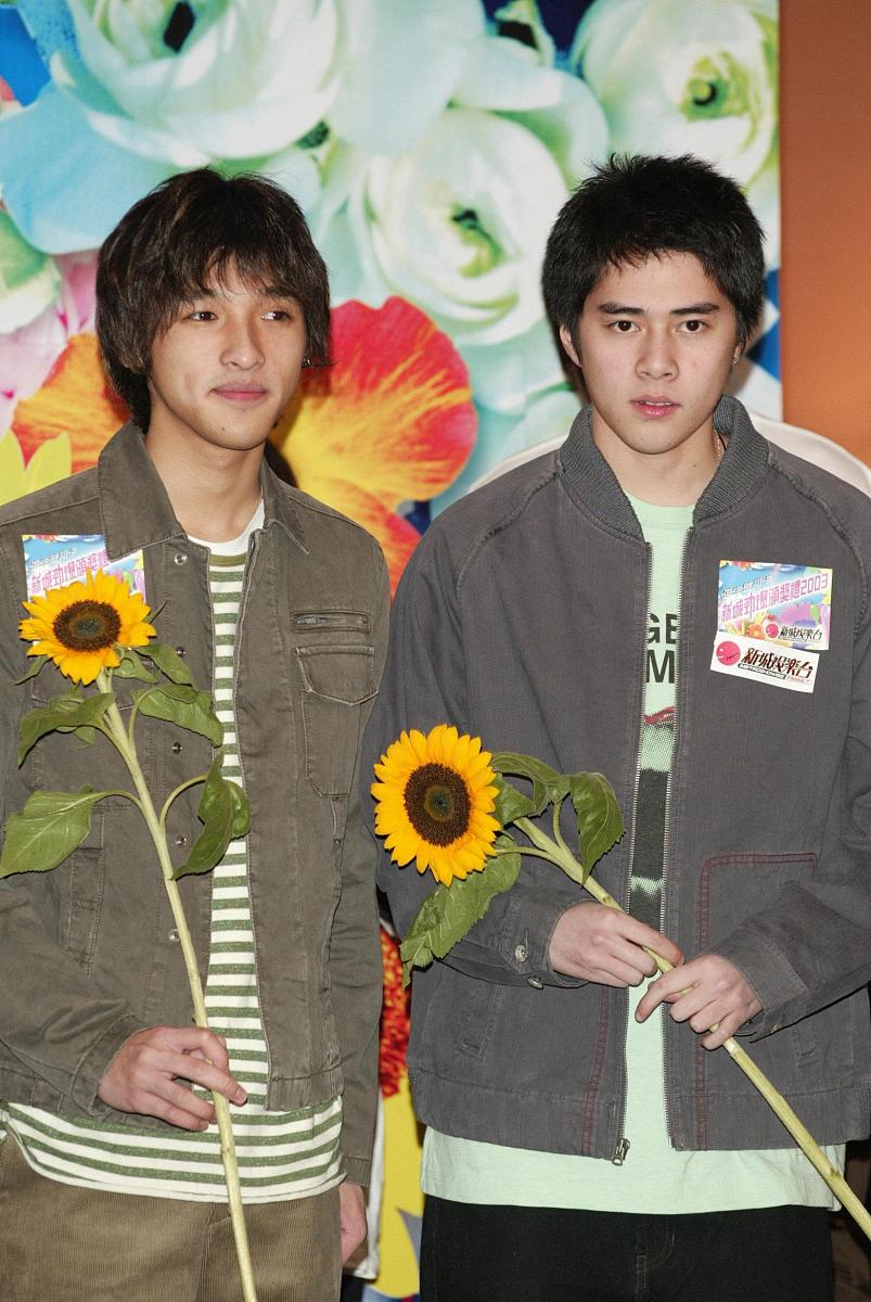 shine组合黄又南,徐天佑.2003年12月1日,新城娱乐台在香港举办"2003新