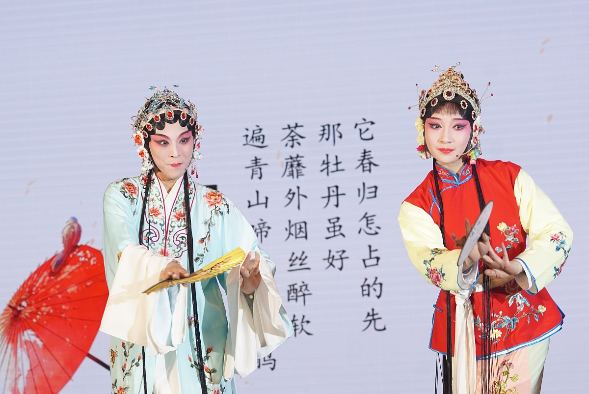 2018年1月22日,上海,青年昆剧表演艺术家上台献唱.***_***青年昆剧表
