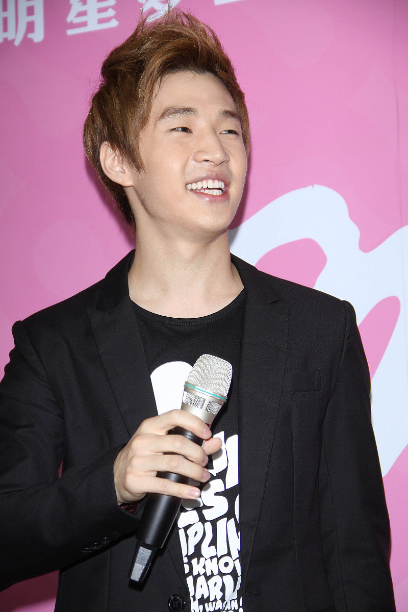 2011年7月8日,台北,"s.m.官方明星商品专门店"开业.super junior-m团