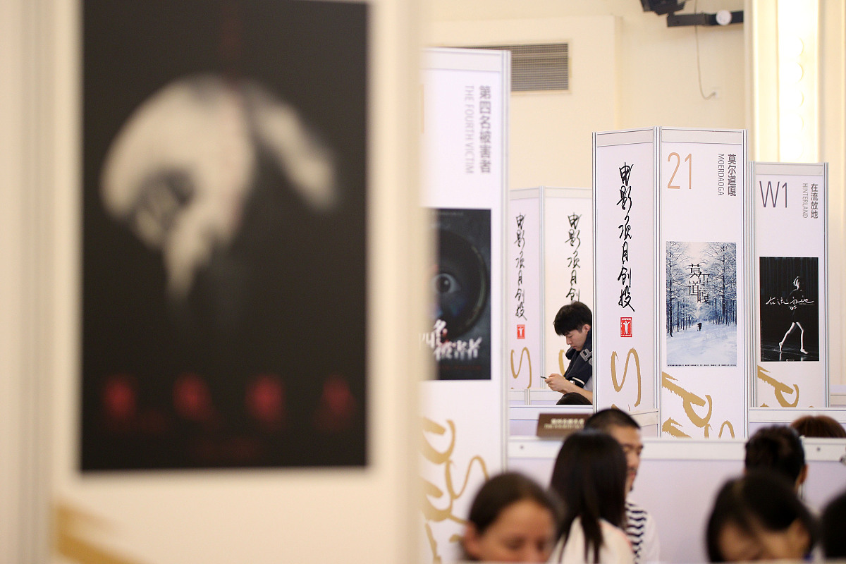 美术馆打卡，灵魂却迷路了😂 | 15字朋友圈文案