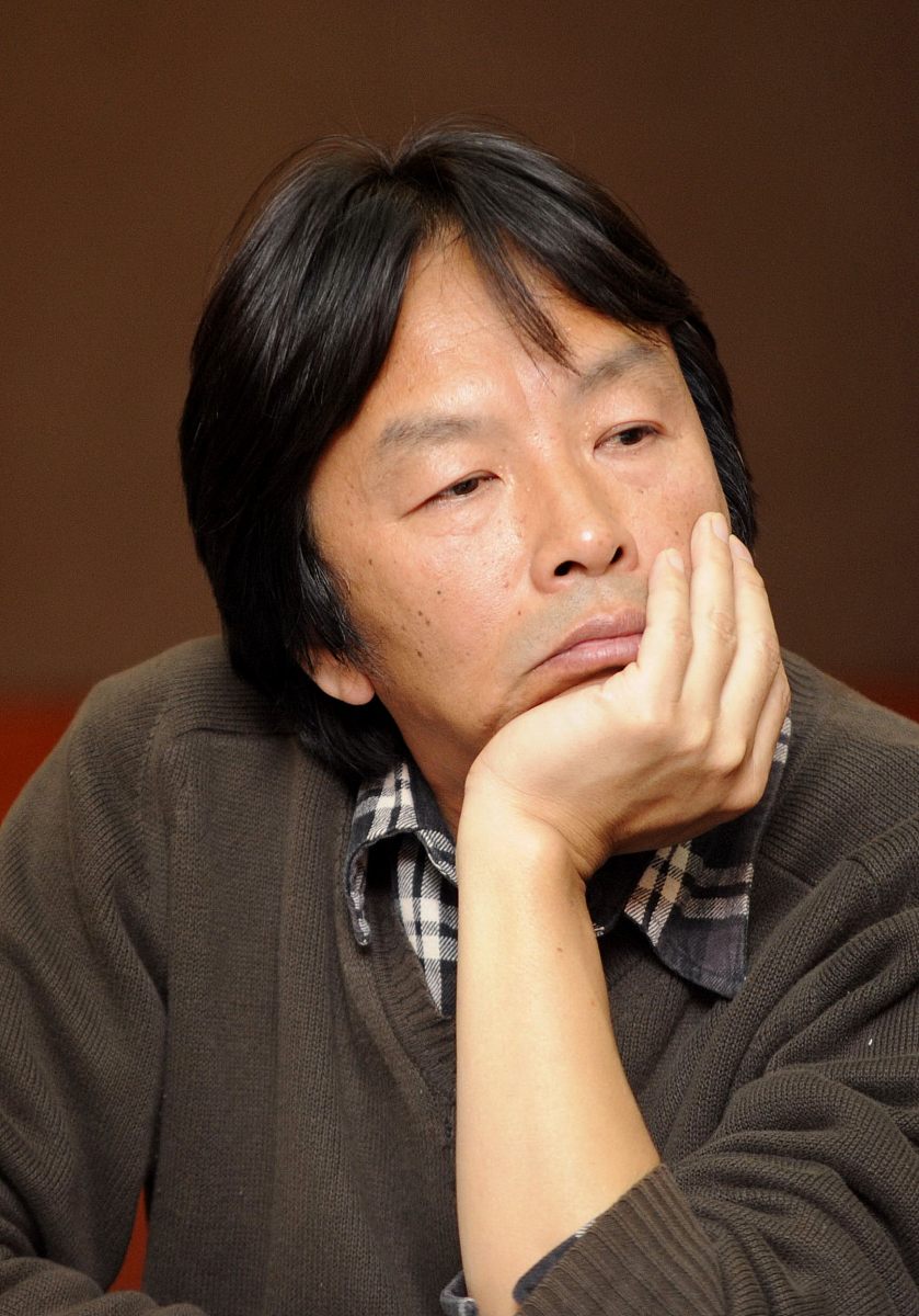 《一地鸡毛》包含《一地鸡毛》《单位》《塔铺》等八篇作品阅读刘震云的《一地鸡毛》辅助《单位》通过主人公小林的变化谈谈知识分子的挣扎与沉沦。