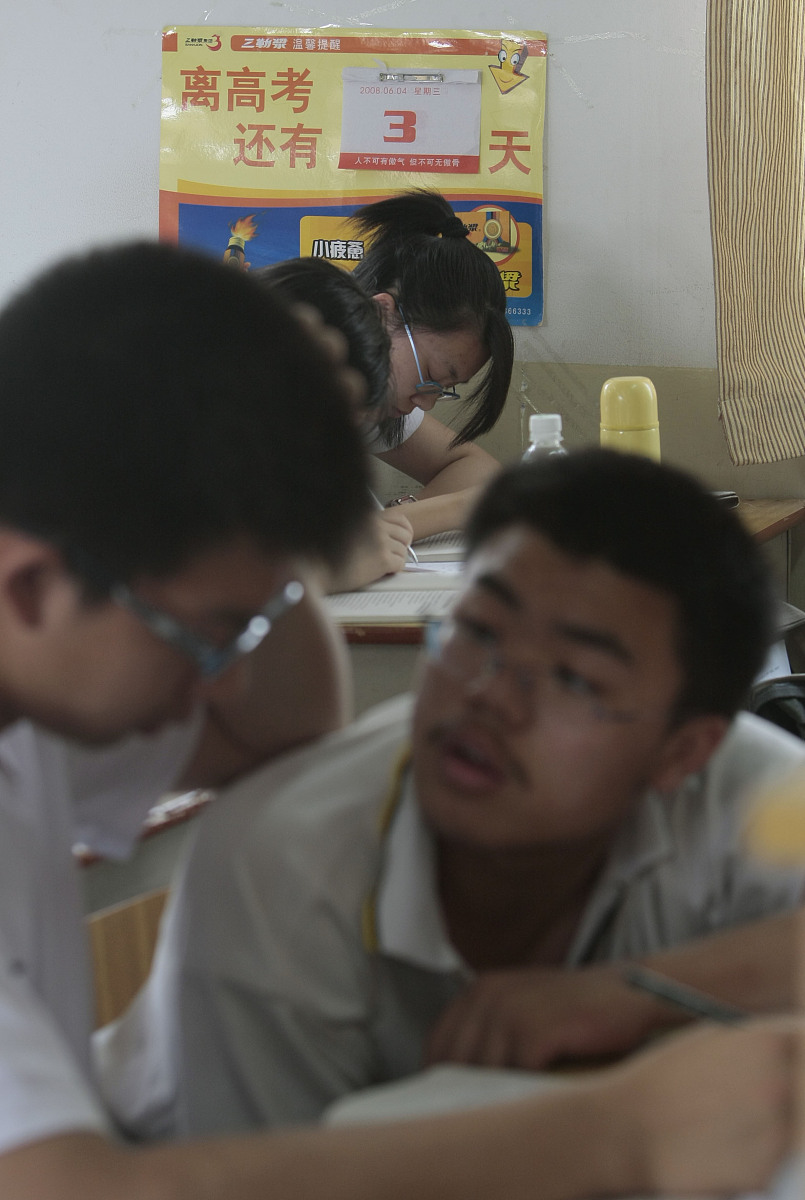成都华大医药卫生学校招生对象：高中生、专科生、转专业生、具备工作经验的学生