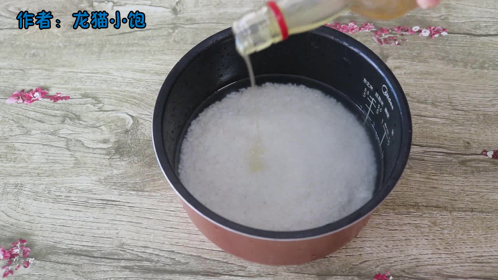 一个蒸米饭的小窍门,放点家里的它,蒸的米饭好吃又健康