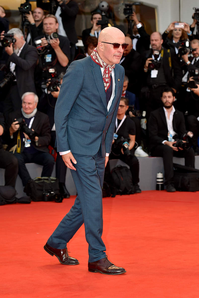 (图集)第75届威尼斯:《希斯特斯兄弟》首映 布鲁娜·马尔科辛露美腿送