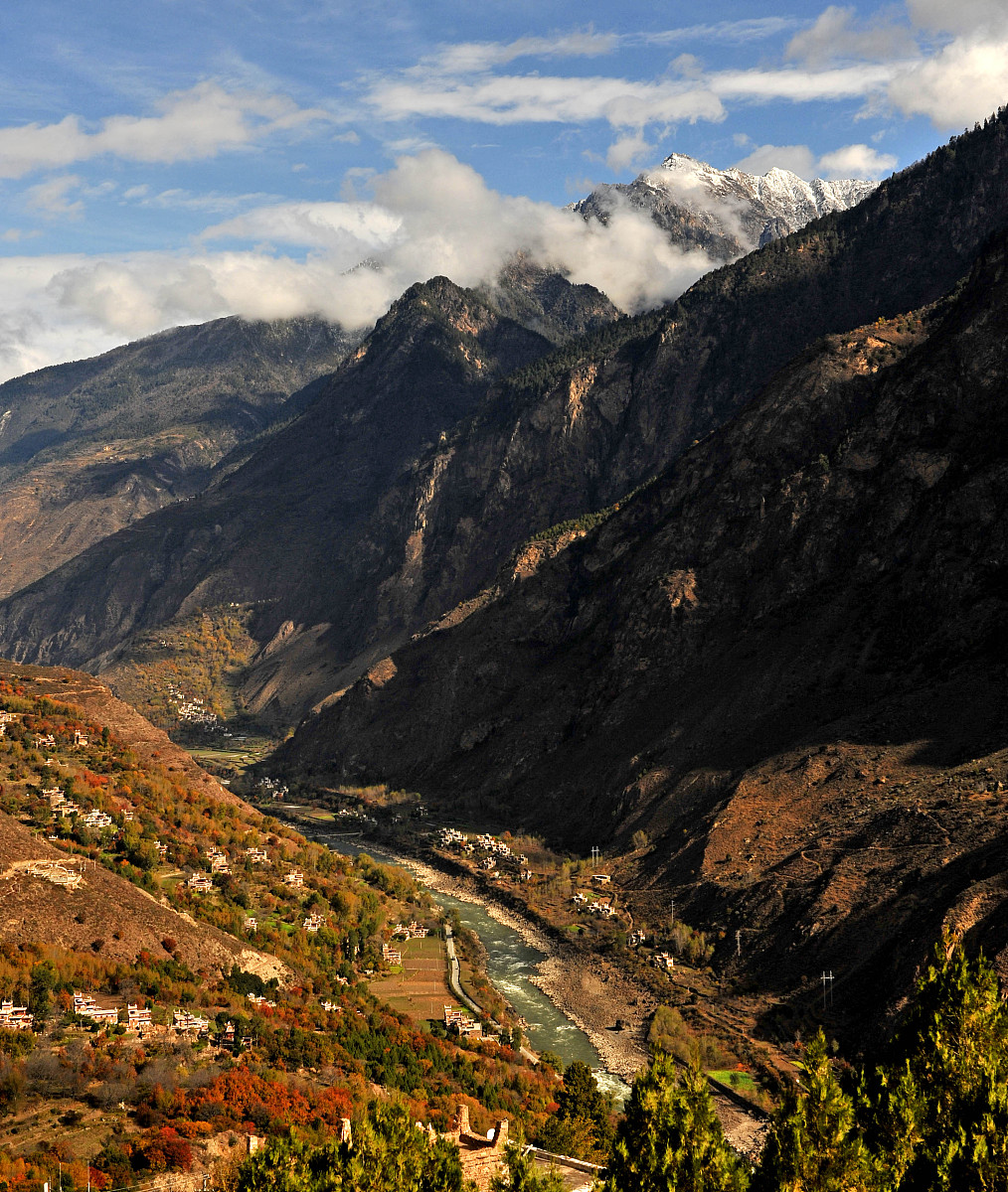 青藏高原影响我国气候的具体表现