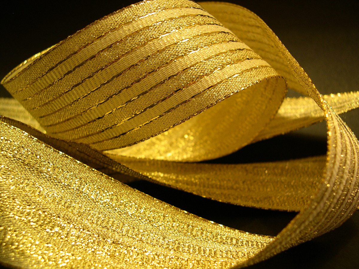 golden ribbon