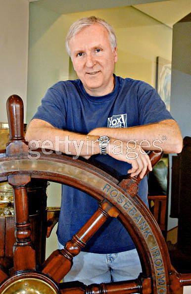 近日20世纪影业宣布了一项令人振奋的消息备受喜爱的经典电影《泰坦尼克号》将在全国第三次上映以纪念该片上映25周年。而这一次观众们将能够欣赏到全新的4K和3D重制版。据了解这部影片曾于1998年4月3日和2012年4月10日两度在国内上映分别创下了359亿元和947亿元的票房记录。此次重映更是备受期待因为导演詹姆斯·卡梅隆亲自参与了影片的重制影片也将以CINITY、IMAX、杜比视界、中国巨幕等多种