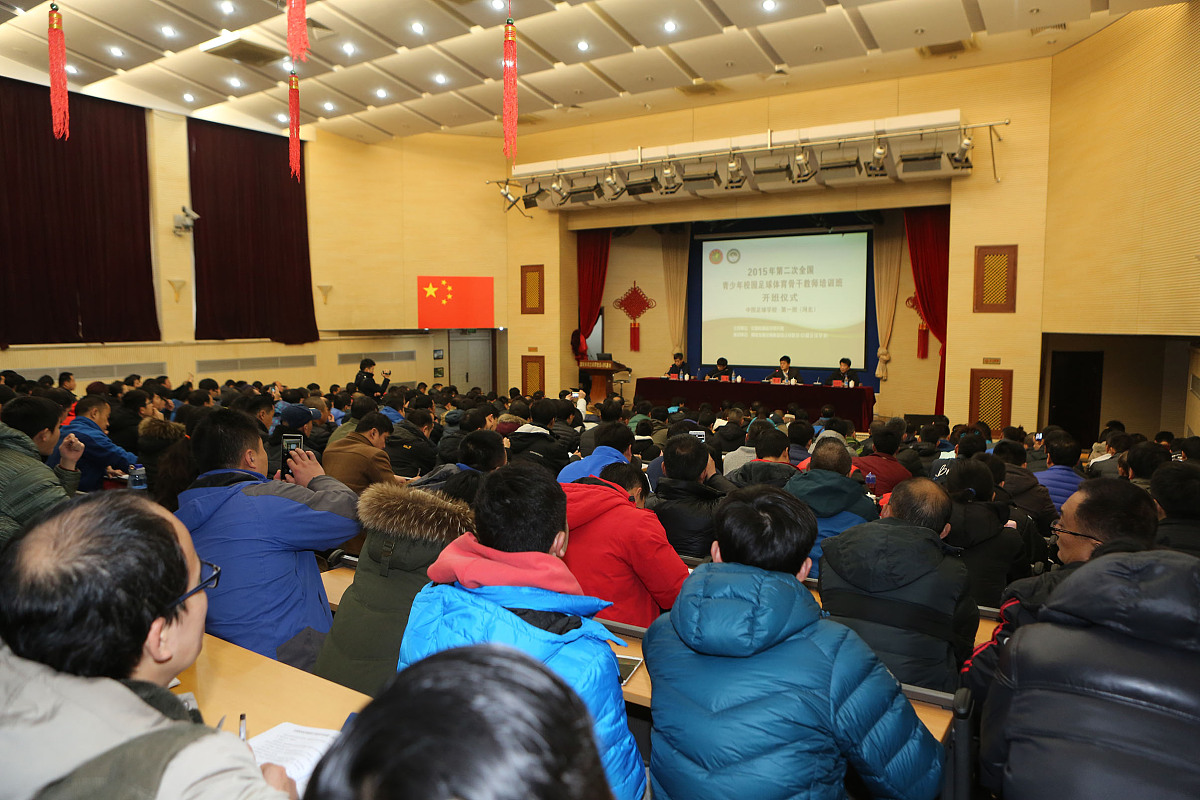 要求写一篇新闻搞：第一段 运用简单明练的语言概述事件的主要内容包括时间、地点、主办方、承办方、 适当时可加入协办方参加人物尤其是出席嘉宾也可简单加入事件的意义。 时间 X月X日上午下午或者X月X日X时切忌下午14时等错误。 可使用近日近期等词语。 地点如我校映雪长廊、我校新操场、五百人报告厅等 注参与活动的主体主要负责、参与活动的团体可不提及若是该团体 之外的成员参加应予以指出。