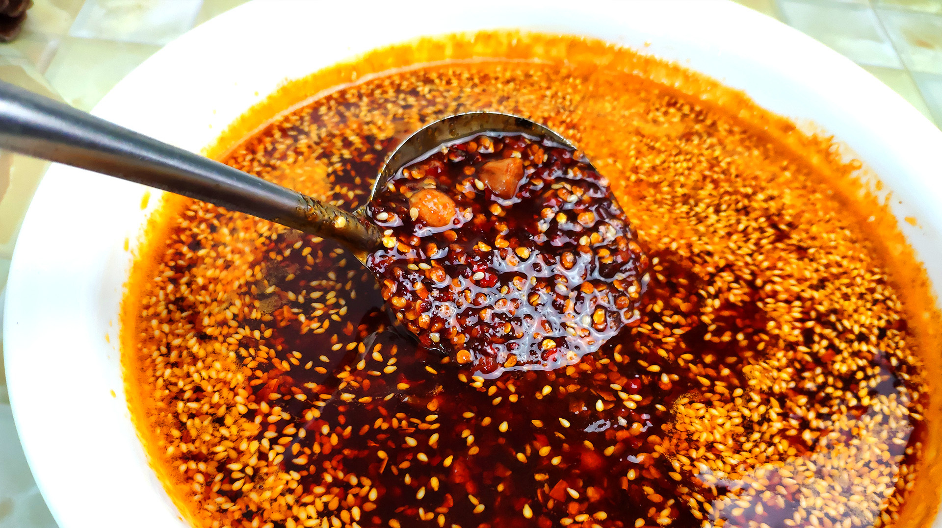 辣椒油怎么炸最香?教你经典秘制配方的步骤,学会拌什么菜都香