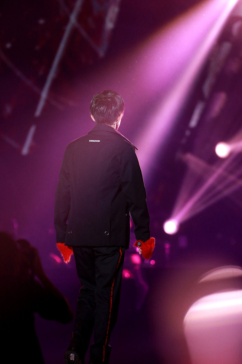 18 岁女孩生日惊喜策划：礼物、派对、卡片、晚餐等创意建议