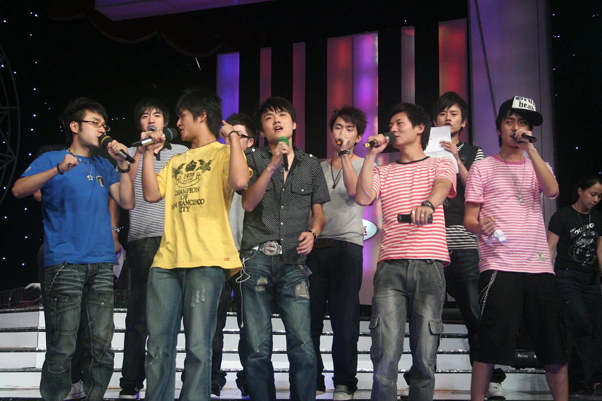 以《快乐男声》：发掘音乐新人的舞台为题写一篇1200字文章